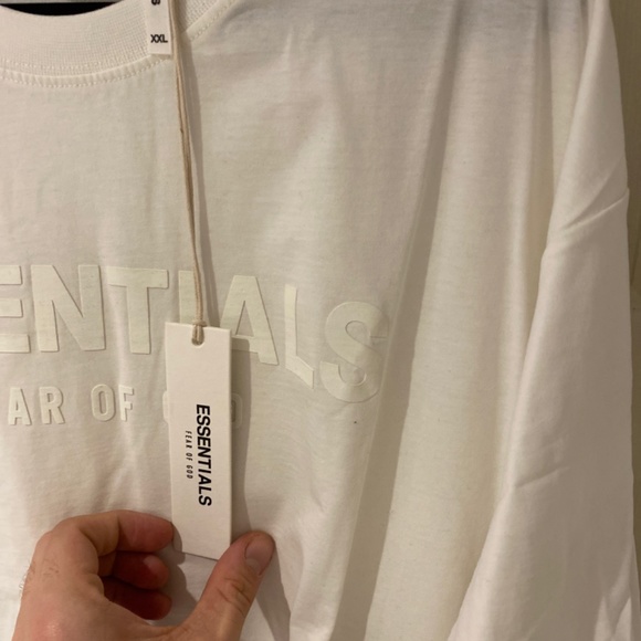 Essentials white tee - Picture 3 of 4